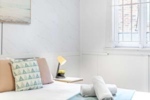 Boutique Double Room - Centrally Located at Granville - Shared Bathroom