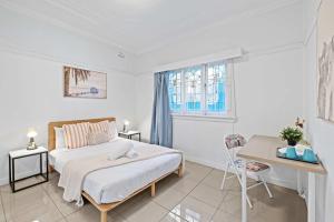 Boutique Double Room - Centrally Located at Granville - Shared Bathroom