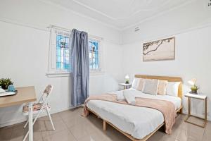 Boutique Double Room - Centrally Located at Granville - Shared Bathroom