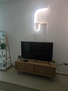 5 Guests - Coworking - Akron Stadium