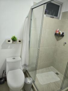 5 Guests - Coworking - Akron Stadium