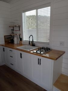 Tiny Home Lodge Near Zion and Bryce National Park Breathtaking Views Hot Tub