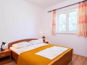 One Bedroom Apartment with Terrace and Sea View