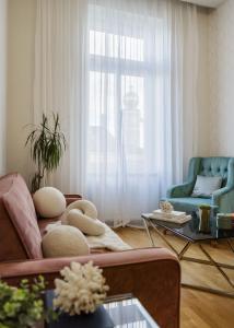 Synagogue Skyline View Walk to Deák & Fashion St