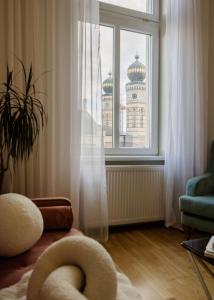 Synagogue Skyline View Walk to Deák & Fashion St