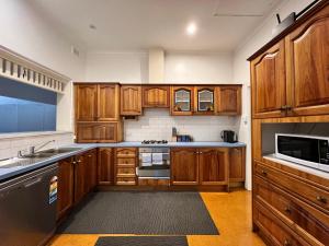 big group entire house 15 beds