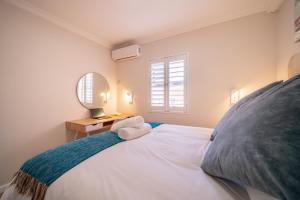 Seaside Apartment in Salt Rock with Dolphin Views