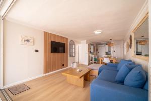 Seaside Apartment in Salt Rock with Dolphin Views