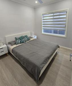 Luxurious new 5 bedroom house and Double garage