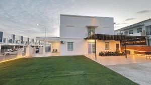 A27 Royal Dato Onn 2 Party House Corner Lot 15Pax
