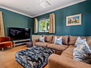 5 Bed in Worth Matravers DC142