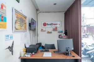 RedDoorz at Mayjen Sungkono Surabaya