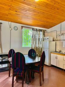 Natures Peace: Cozy Cabin for 4 Near River