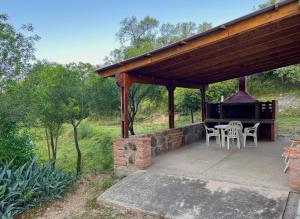 Natures Peace: Cozy Cabin for 4 Near River