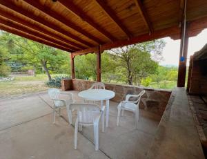 Natures Peace: Cozy Cabin for 4 Near River