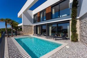 Mukalba Palm Villas with Private Pool and Sea View