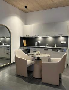 A chic apartment by Afra Paje