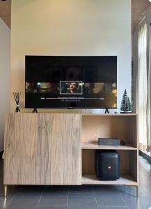 A chic apartment by Afra Paje