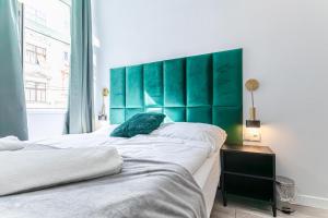 Lovely 2BR &1 LR Prime Location In Vienna