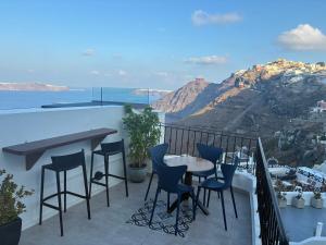 Doukas Caldera Suites