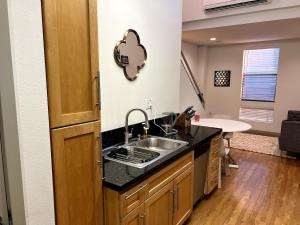 Cozy loft in heart of Santa Monica FREE Parking