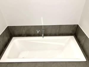 Ideal Family Home Near Parks & Donny with Garage