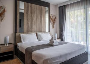 Babylon Sky Garden 206 - 1 BR condo - 2 pools - seaview