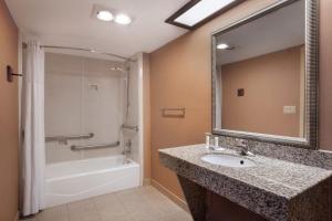 King Room - Non-Smoking room in Days Inn & Suites by Wyndham Tyler