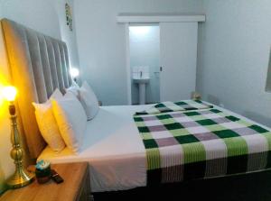 Neo & Ruks Guest Houses Boston Belleville 3