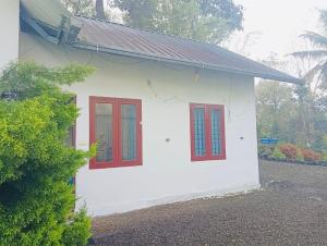 Munnar Hills And Mist Views