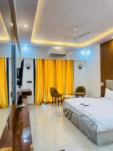 Omaxe Hazratganj Studios