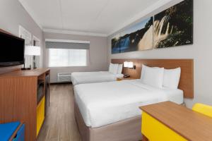 Days Inn & Suites by Wyndham Arlington Heights