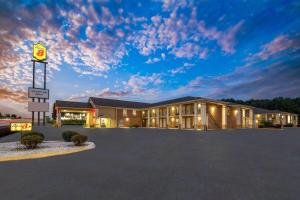 Super 8 by Wyndham Covington