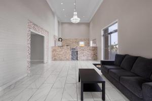 Super 8 by Wyndham Covington