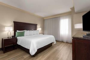 Hawthorn Extended Stay by Wyndham West Palm Beach Airport