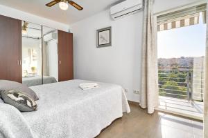 Vistas al Mar y Montaña