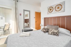 Vistas al Mar y Montaña