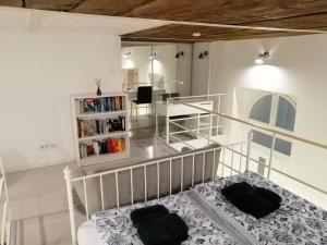 Cozy new studio with Free parking place in Garage