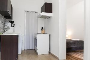 Amazing 1BR & 1LR Apartment Prime Location for Long Stay