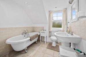 Stunning 2 Bed Riverside Cottage near Oban