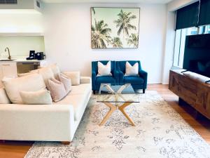 Q Tower - Deluxe Ocean View Apartment with King Bed & Spa