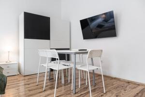 Spacious 2BR Apt with Ideal Location For Long Stay