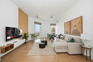 Spacious modern 2 Bed and Maids I Sleeps 7