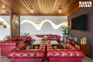 StayVista at The Harbhson House with Pool, Jacuzzi, Sauna room, Woodfire Pizza, Projector