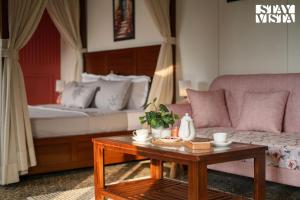 StayVista at The Harbhson House with Pool, Jacuzzi, Sauna room, Woodfire Pizza, Projector