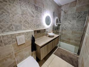 Gîte des Siècles - Maison du XIVe siècle avec Ascenseur et Cinéma