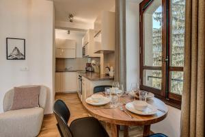 Apartment La Roseraie - Alpes Travel - Central Chamonix (sleeps 2-3)