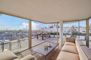 Penthouse with view of the Eiffel Tower-Faubourg