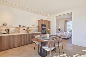 Penthouse with view of the Eiffel Tower-Faubourg