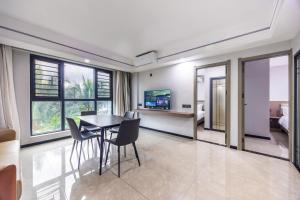 Haier International Hotel Vientiane Wattay Airport Branch offers free airport pick-up and drop-off upon prior reservation.